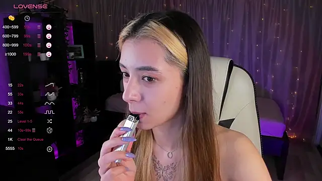 Snapshot of DarlaLike chatting on 1, 3, 2025 DarlaLike online show from 1, 3, 2025