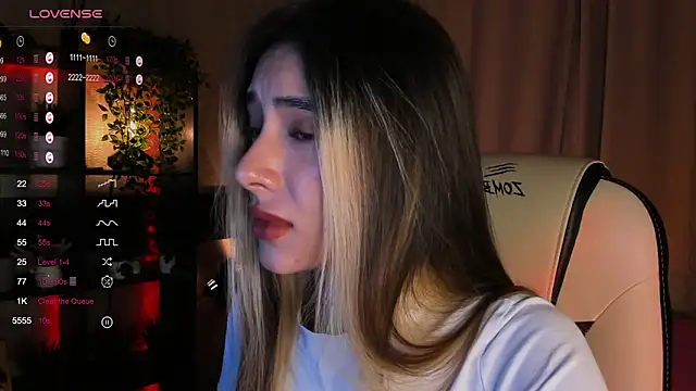 Snapshot of DarlaLike chatting on 10, 9, 2025 DarlaLike online show from 10, 9, 2025