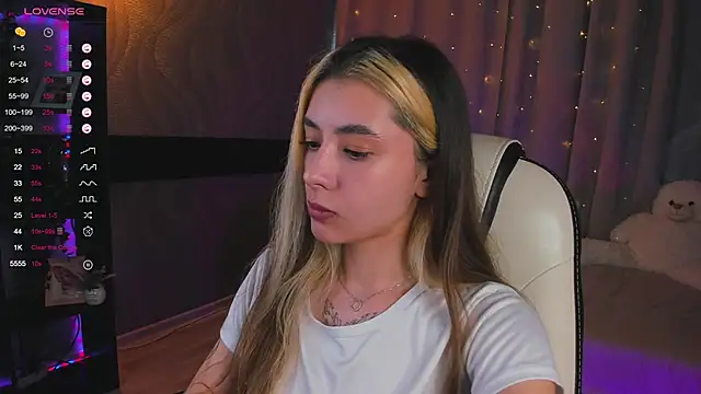 Snapshot of DarlaLike chatting on 8, 3, 2025 DarlaLike online show from 8, 3, 2025