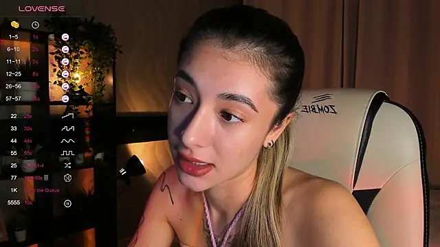 Snapshot of DarlaLike chatting on 12, 10, 2025 DarlaLike online show from 12, 10, 2025