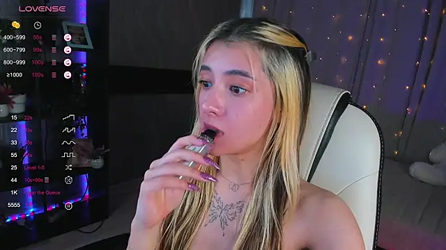 Snapshot of DarlaLike chatting on 22, 3, 2025 DarlaLike online show from 22, 3, 2025