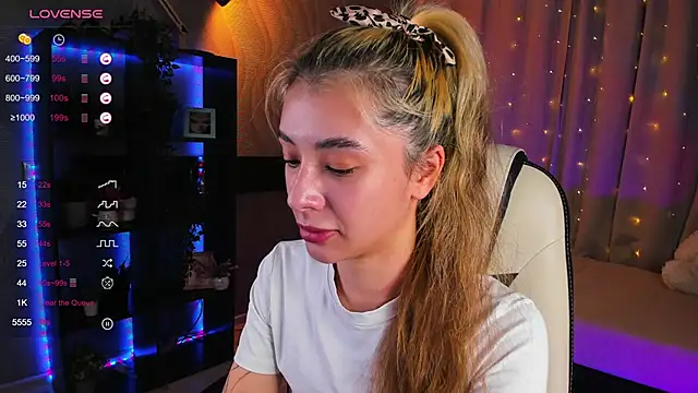 Snapshot of DarlaLike chatting on 6, 3, 2025 DarlaLike online show from 6, 3, 2025