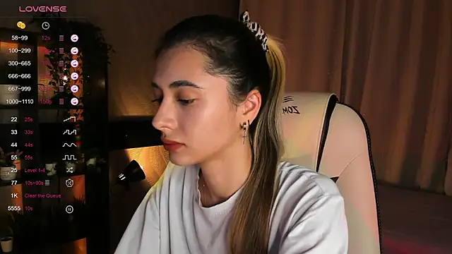 Snapshot of DarlaLike chatting on 4, 11, 2025 DarlaLike online show from 4, 11, 2025