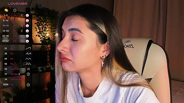 Snapshot of DarlaLike chatting on 4, 10, 2025 DarlaLike online show from 4, 10, 2025