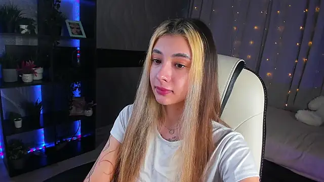 Snapshot of DarlaLike chatting on 15, 3, 2025 DarlaLike online show from 15, 3, 2025