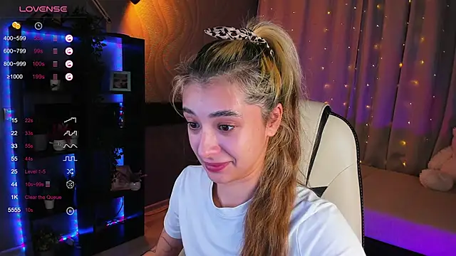 Snapshot of DarlaLike chatting on 6, 3, 2025 DarlaLike online show from 6, 3, 2025