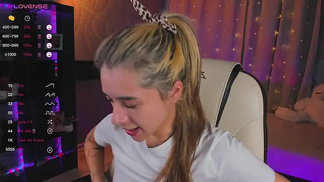 Snapshot of DarlaLike chatting on 7, 3, 2025 DarlaLike online show from 7, 3, 2025