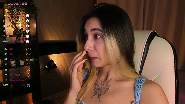 Snapshot of DarlaLike chatting on 5, 11, 2025 DarlaLike online show from 5, 11, 2025