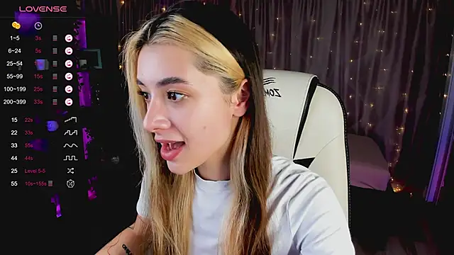 Snapshot of DarlaLike chatting on 27, 2, 2025 DarlaLike online show from 27, 2, 2025