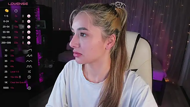 Snapshot of DarlaLike chatting on 2, 3, 2025 DarlaLike online show from 2, 3, 2025