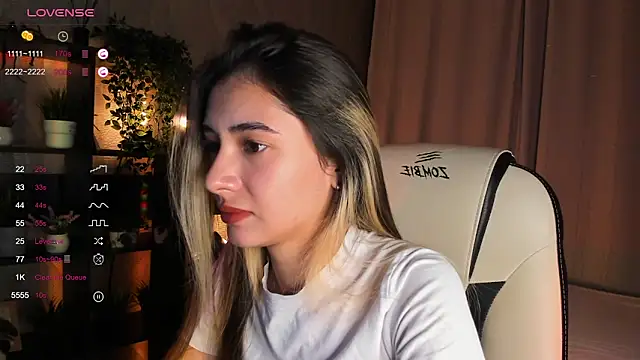 Snapshot of DarlaLike chatting on 3, 10, 2025 DarlaLike online show from 3, 10, 2025