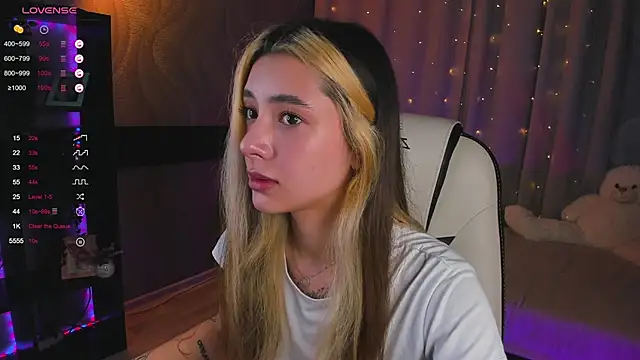 Snapshot of DarlaLike chatting on 8, 3, 2025 DarlaLike online show from 8, 3, 2025