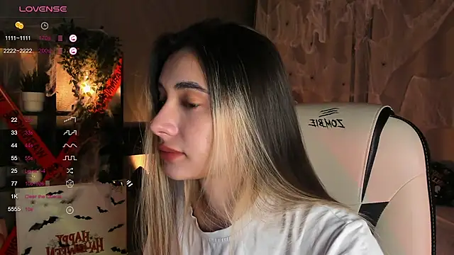 Snapshot of DarlaLike chatting on 19, 10, 2025 DarlaLike online show from 19, 10, 2025