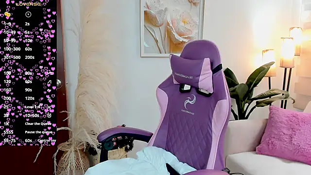 Snapshot of veronika_naughty chatting on 20, 11, 2025 veronika naughty online show from 20, 11, 2025