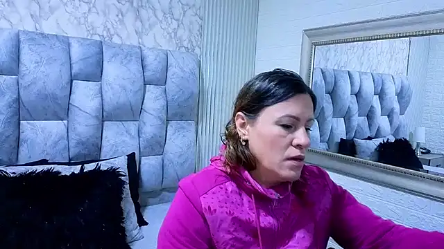 Snapshot of charlotte__G chatting on 4, 11, 2025 charlotte G online show from 4, 11, 2025