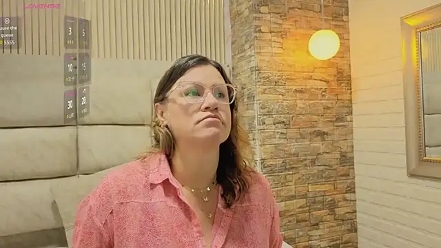 Snapshot of charlotte__G chatting on 13, 11, 2025 charlotte G online show from 13, 11, 2025