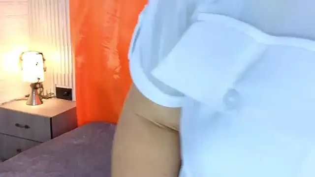 Snapshot of charlotte__G chatting on 8, 10, 2025 charlotte G online show from 8, 10, 2025