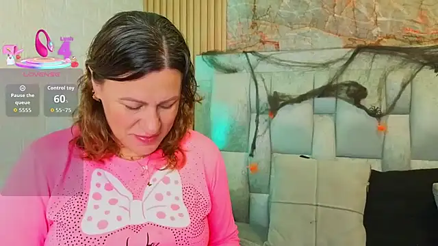 Snapshot of charlotte__G chatting on 19, 10, 2025 charlotte G online show from 19, 10, 2025