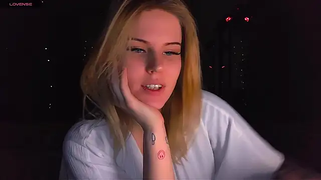 VoluptuousDreams online show from 17, 1, 2025