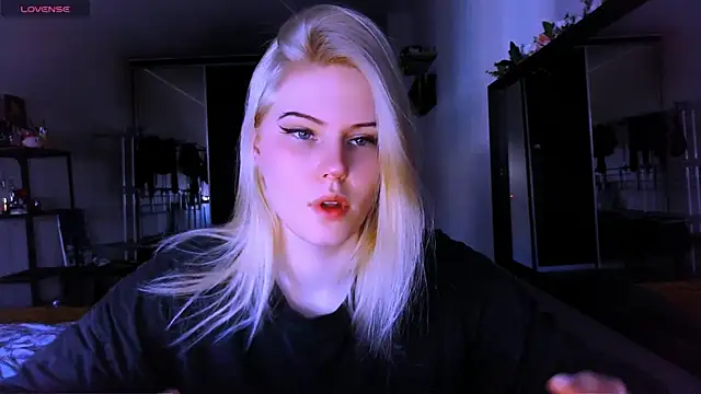 VoluptuousDreams online show from 9, 3, 2025