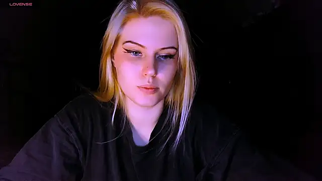 VoluptuousDreams online show from 9, 3, 2025