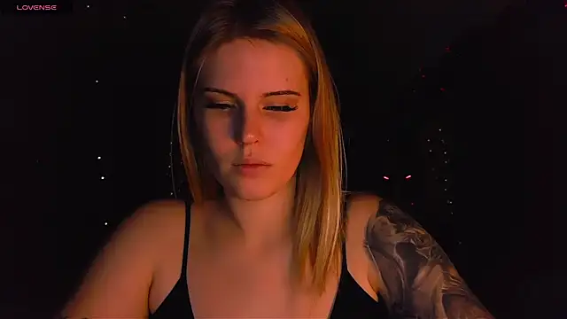 VoluptuousDreams online show from 17, 1, 2025