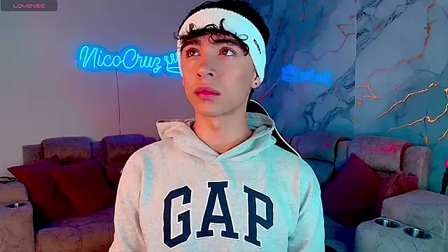 Niico Cruz online show from 5, 3, 2026