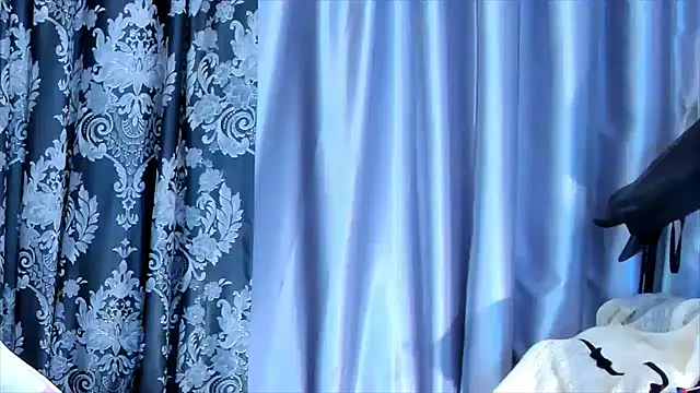 Snapshot of KamilaFoxy chatting on 25, 6, 2026 KamilaFoxy online show from 25, 6, 2026