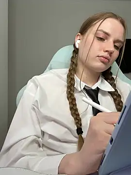 StellaLawless online show from 8, 3, 2026