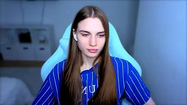 StellaLawless online show from 9, 9, 2025