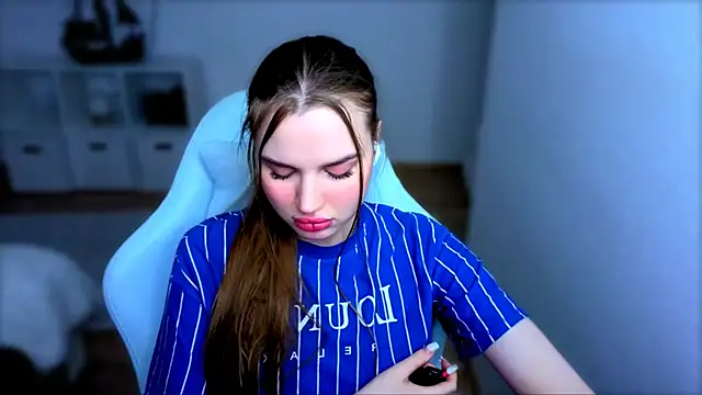 StellaLawless online show from 9, 11, 2025