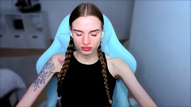 StellaLawless online show from 3, 10, 2025