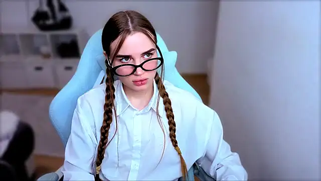 StellaLawless online show from 2, 11, 2025