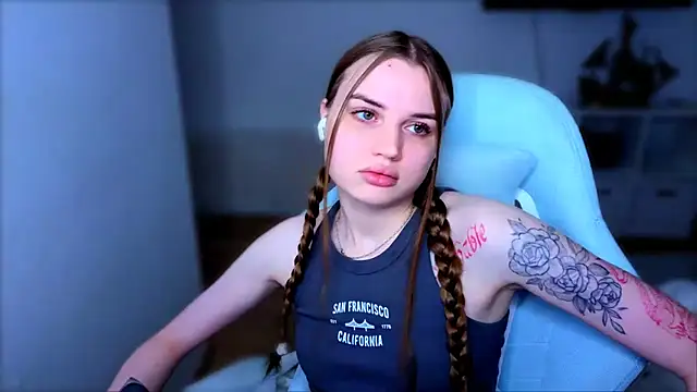 StellaLawless online show from 17, 12, 2025