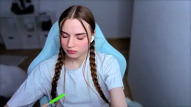 StellaLawless online show from 24, 10, 2025