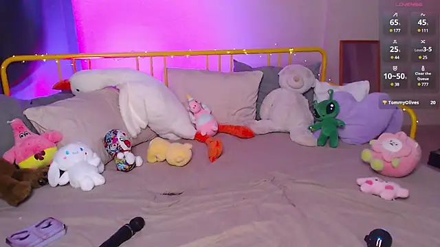 KatieMelone online show from 4, 3, 2025