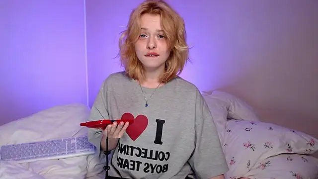 KatieMelone online show from 9, 10, 2025