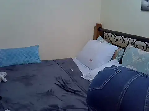 Sweet Bear online show from 14, 10, 2025