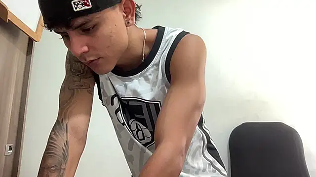 Snapshot of bob_petterson chatting on 6, 1, 2025 bob petterson online show from 6, 1, 2025