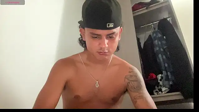 Snapshot of bob_petterson chatting on 30, 10, 2025 bob petterson online show from 30, 10, 2025