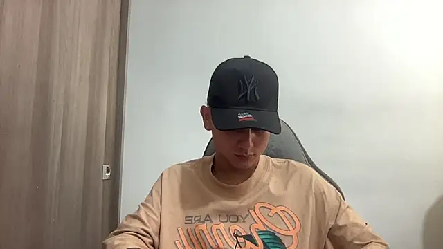 Snapshot of bob_petterson chatting on 15, 2, 2025 bob petterson online show from 15, 2, 2025