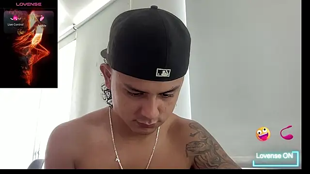 Snapshot of bob_petterson chatting on 23, 10, 2025 bob petterson online show from 23, 10, 2025