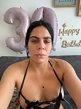 Snapshot of valecruz903 chatting on 8, 11, 2025 valecruz903 online show from 8, 11, 2025