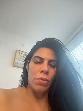 Snapshot of valecruz903 chatting on 13, 11, 2025 valecruz903 online show from 13, 11, 2025