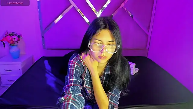 Snapshot of IsisRouse chatting on 19, 3, 2025 IsisRouse online show from 19, 3, 2025