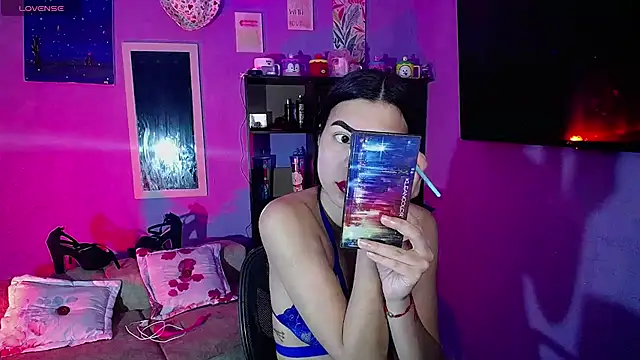 Snapshot of IsisRouse chatting on 18, 11, 2025 IsisRouse online show from 18, 11, 2025