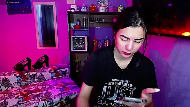 Snapshot of IsisRouse chatting on 29, 11, 2025 IsisRouse online show from 29, 11, 2025