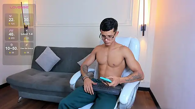 Snapshot of Paradise_boy_s chatting on 10, 11, 2025 Paradise boy s online show from 10, 11, 2025