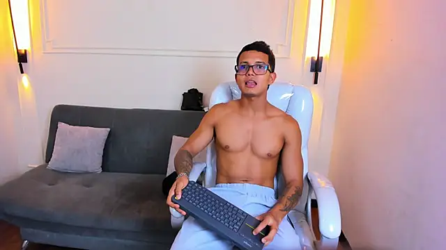 Paradise boy s online show from 14, 4, 2026