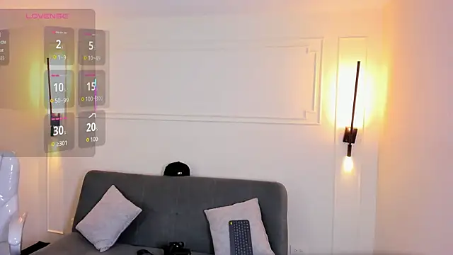 Snapshot of Paradise_boy_s chatting on 9, 10, 2025 Paradise boy s online show from 9, 10, 2025